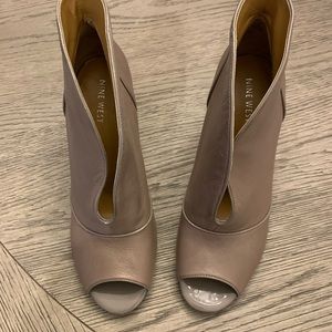NWT, Nine West Slip On Stilleto Minimalist, Size 9M, Taupe color